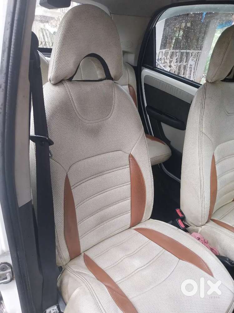 Center Lock. Power Steering Reverse Camera. Neat Condition