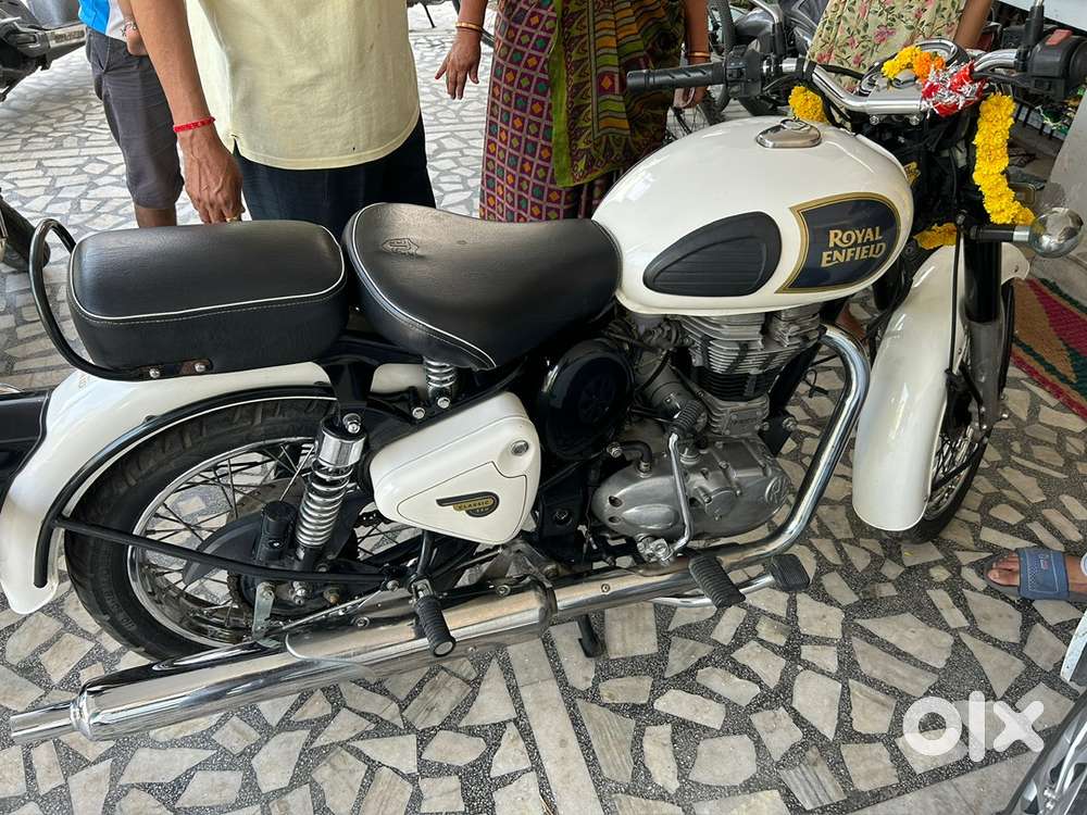 White Colour Bullet Bullet Classic 350 Motorcycles 1817139388