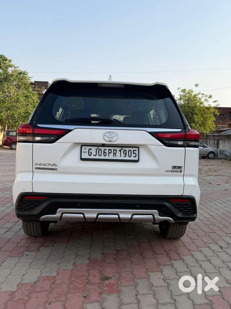 Toyota Innova Hycross 2.0 Zx (o) Hybrid 7 Str, 2023, Petrol