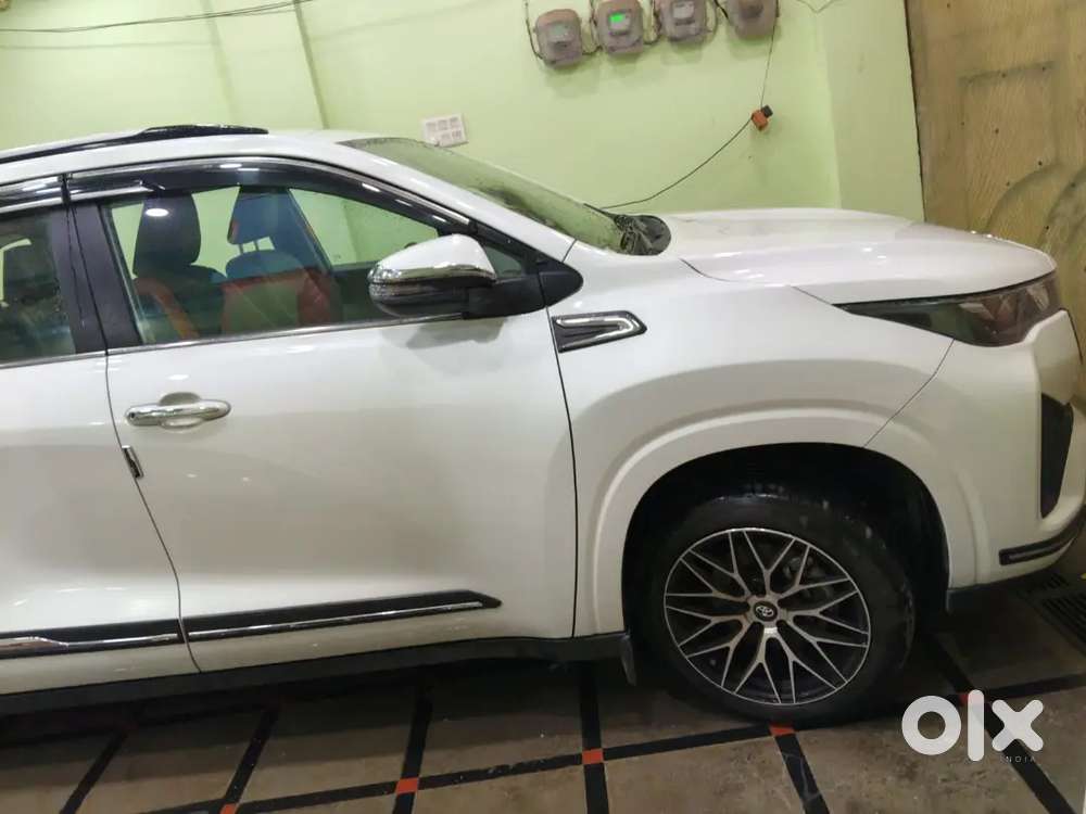 Toyota Innova Hycross 2023 September