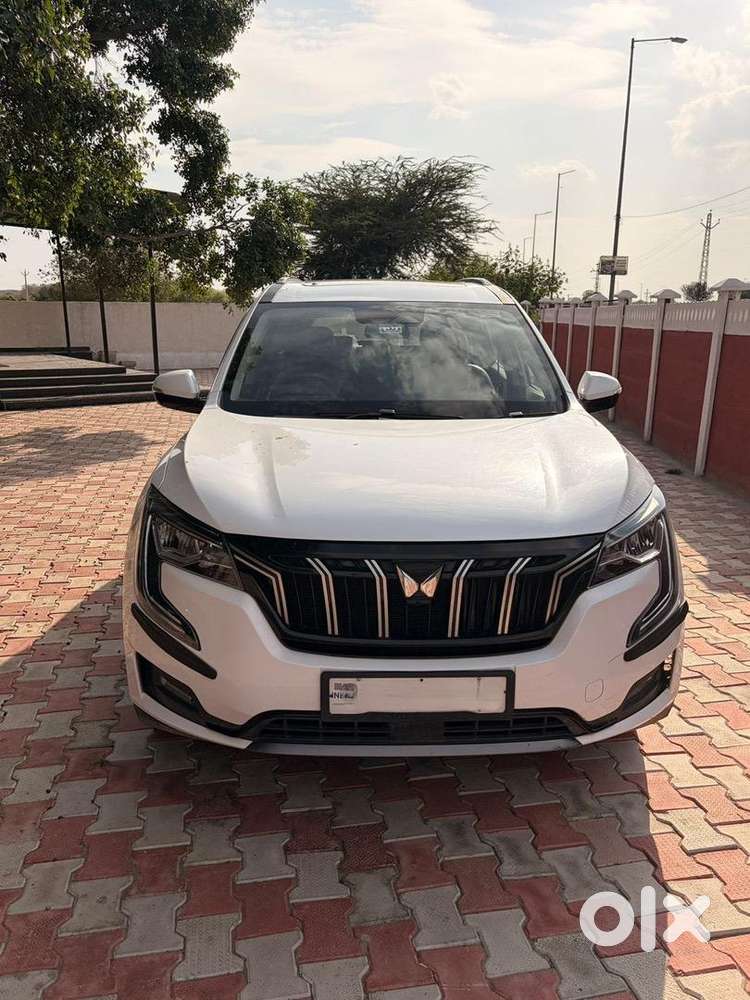 Mahindra Xuv700 2025 Diesel Well Maintained