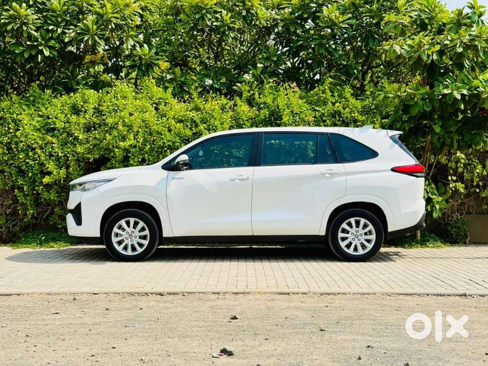 Toyota Innova Hycross 2.0 Vx (o) Hybrid 8 Str, 2024, Petrol
