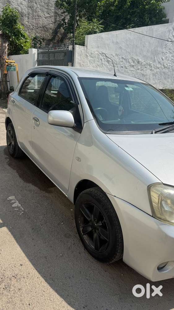 Toyota Etios Liva Petrol 2012