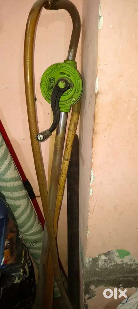 Oil hand pump