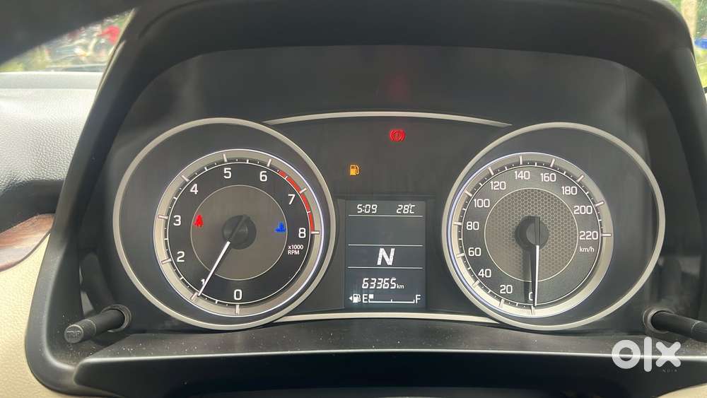 Maruti Suzuki Swift Dzire Zxi + Amt, 2017, Petrol