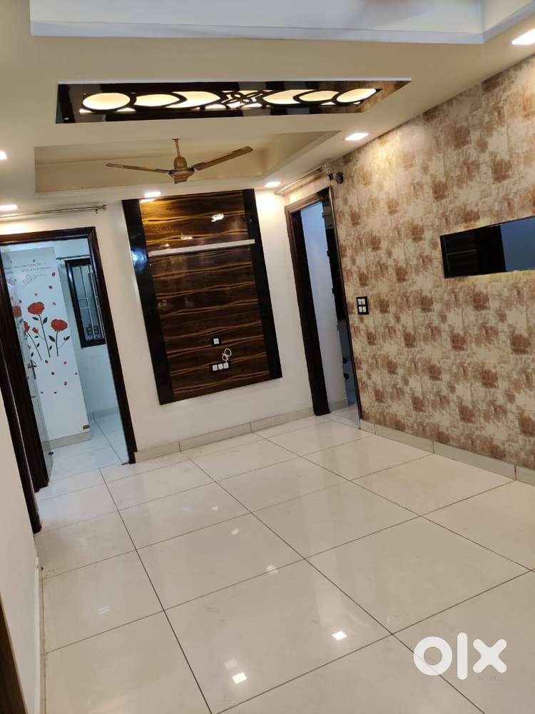 BHK luxury flat with lift and bike parking For Rent: Houses