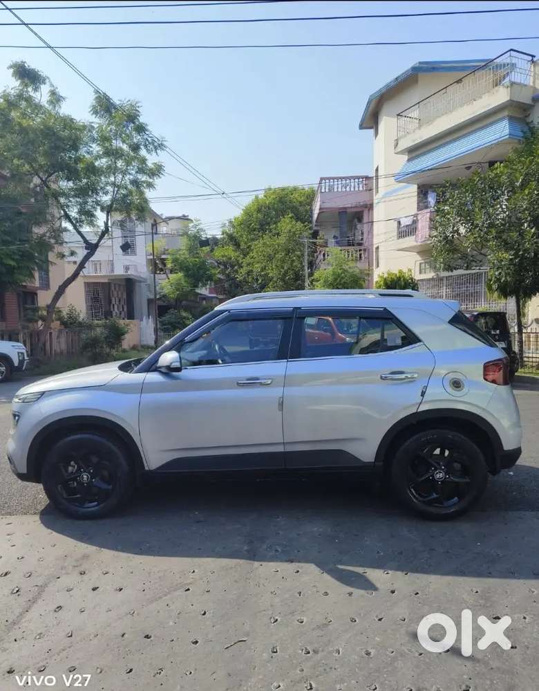 Venue With Sunroof 20k Driven! More Details D