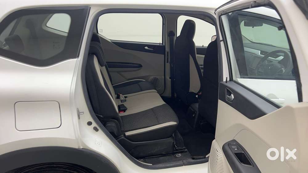 Renault Triber Rxz, 2022, Petrol