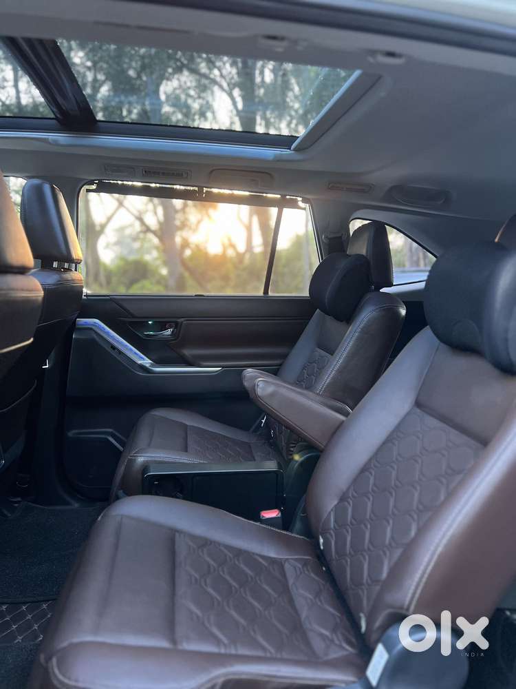 Toyota Innova Hycross 2.0 Zx (o) Hybrid 7 Str, 2025, Cng & Hybrids