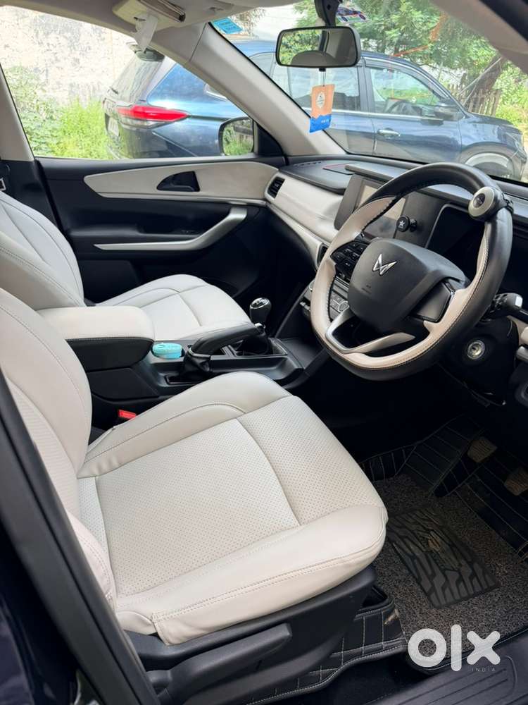 Mahindra Xuv700 Petrol 2025