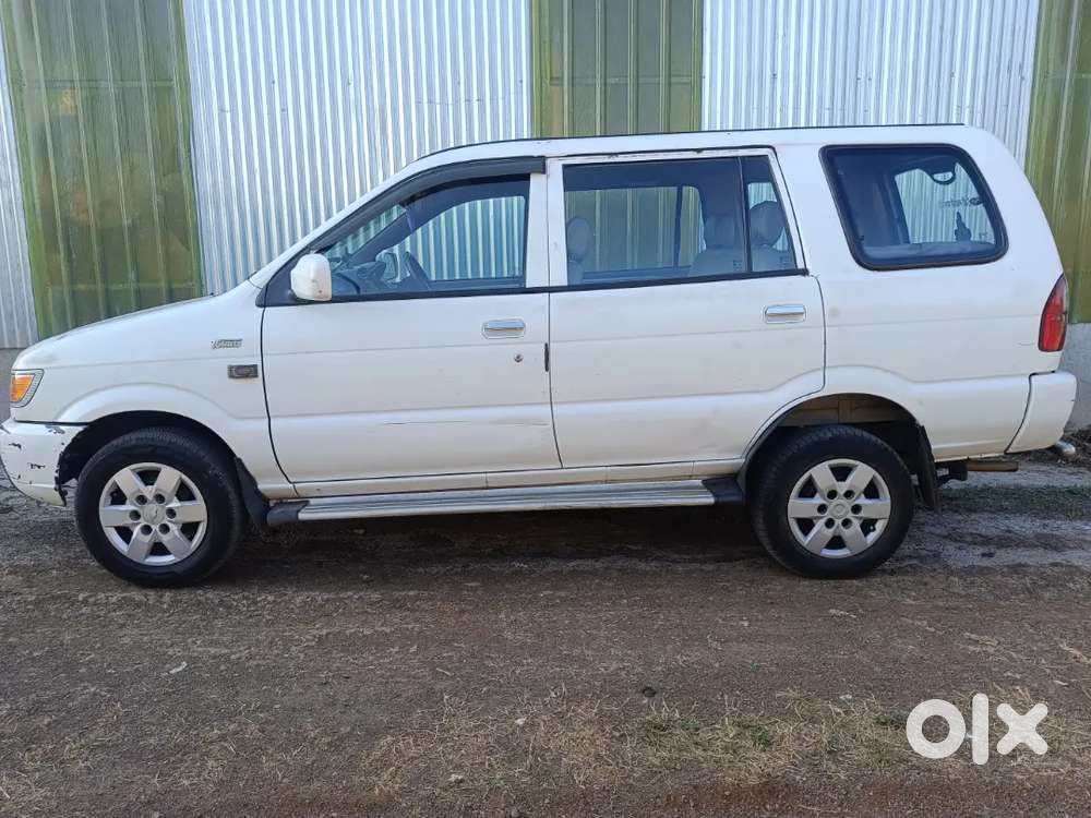 Chevrolet Tavera 2014 Variant