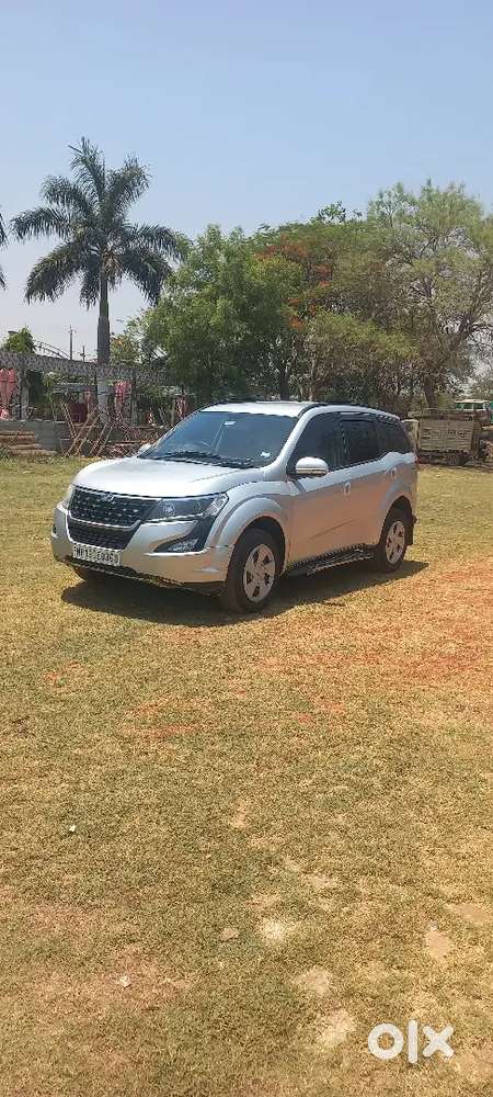 महिंद्रा Xuv 500 फोर व्हीलर