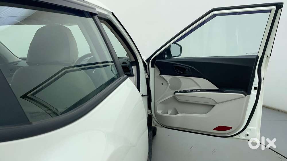 Mahindra Xuv300 1.2 W6 Amt Petrol, 2022, Petrol