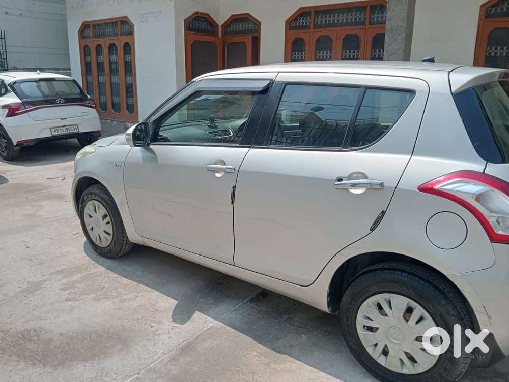 Suzuki Swift Vxi  2013  Petrol  Manual