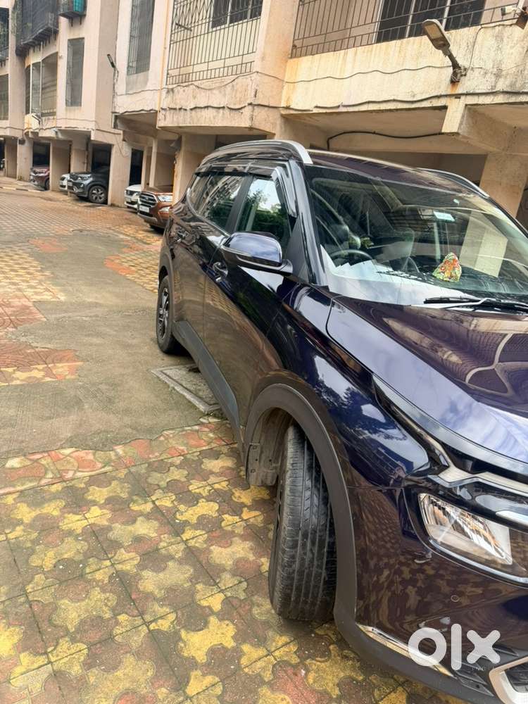 Kia Carens Petrol -   2022  22,354 Km  Single Owner