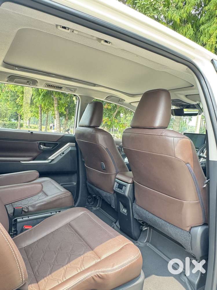 Toyota Innova Hycross 2.0 Zx (o) Hybrid 7 Str, 2025, Petrol