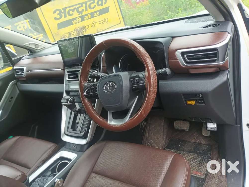 Toyota Innova Hycross 2024 With Mileage