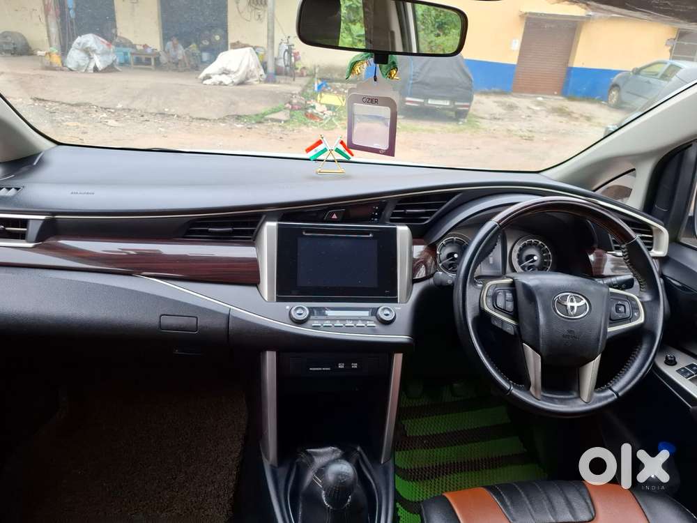 Toyota Innova Crysta 2.4 V, 2016