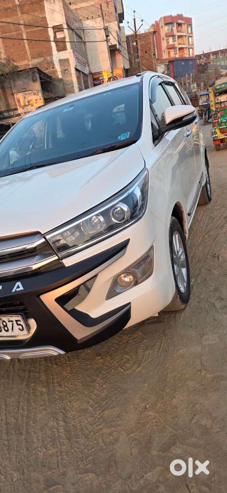 Toyota Innova Crysta 2.4 V, 2016, Diesel
