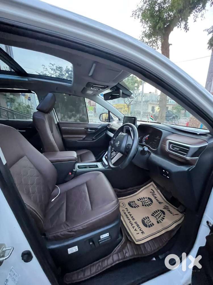 Toyota Innova Hycross 2025 Year