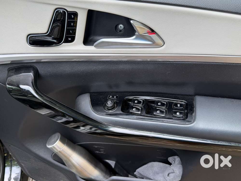 Mahindra Xuv700 Diesel 2024 Ax7l Awd Top Model