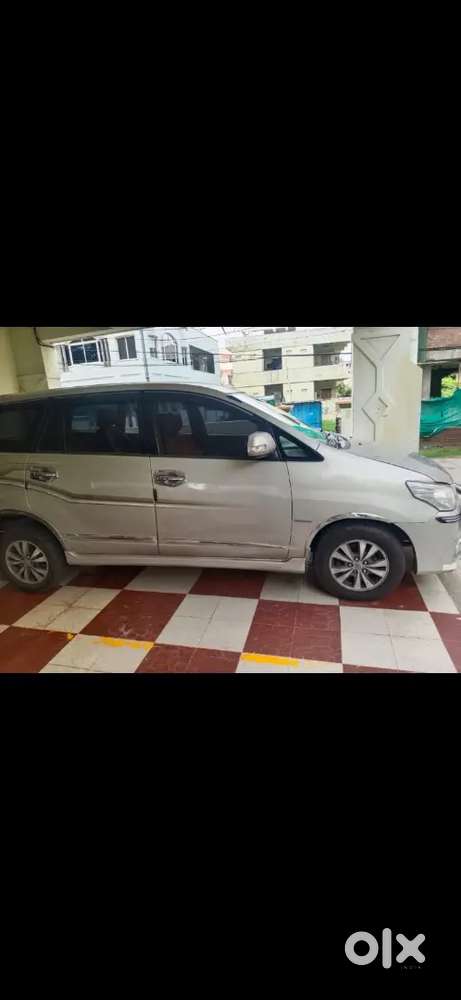 Toyota Innova 2015