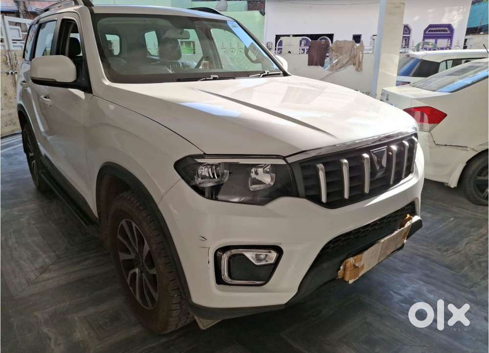 Mahindra Scorpio N Z4 Petrol At 7 Str, 2025, Petrol