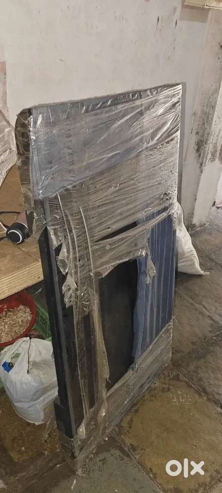 48 inch ki TV screen damage all on condition bacche ne khelte hue Tod