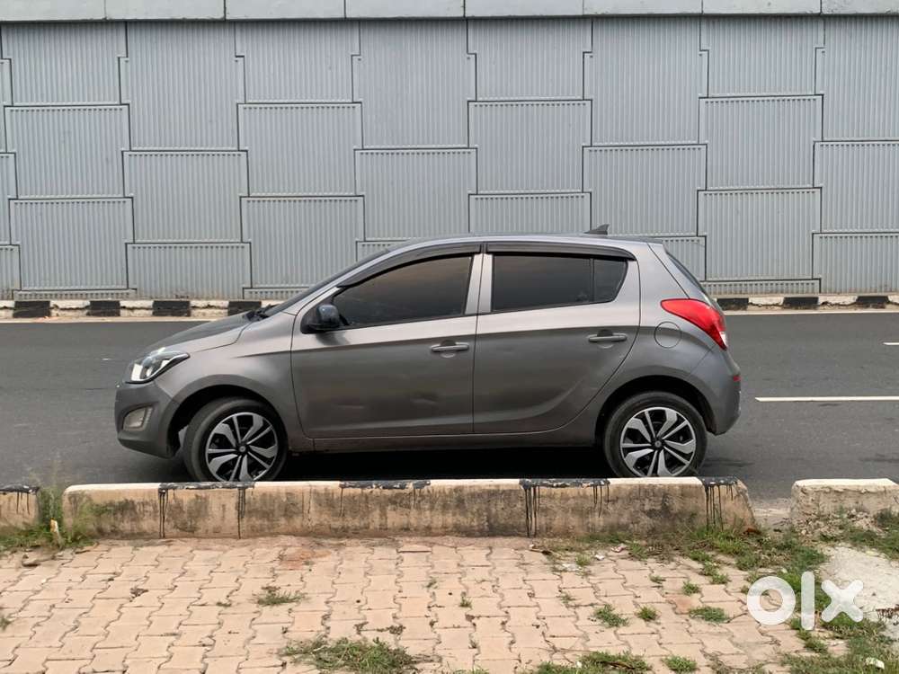 Hyundai I20 2013 83000 Km Driven  All Original New Tire Pure Petrol