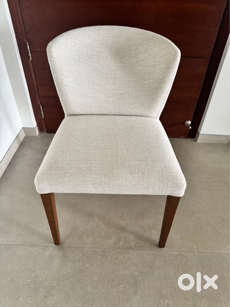 DTALE branded upholstered Desk Chair (Cream Fabric, Wooden Legs)