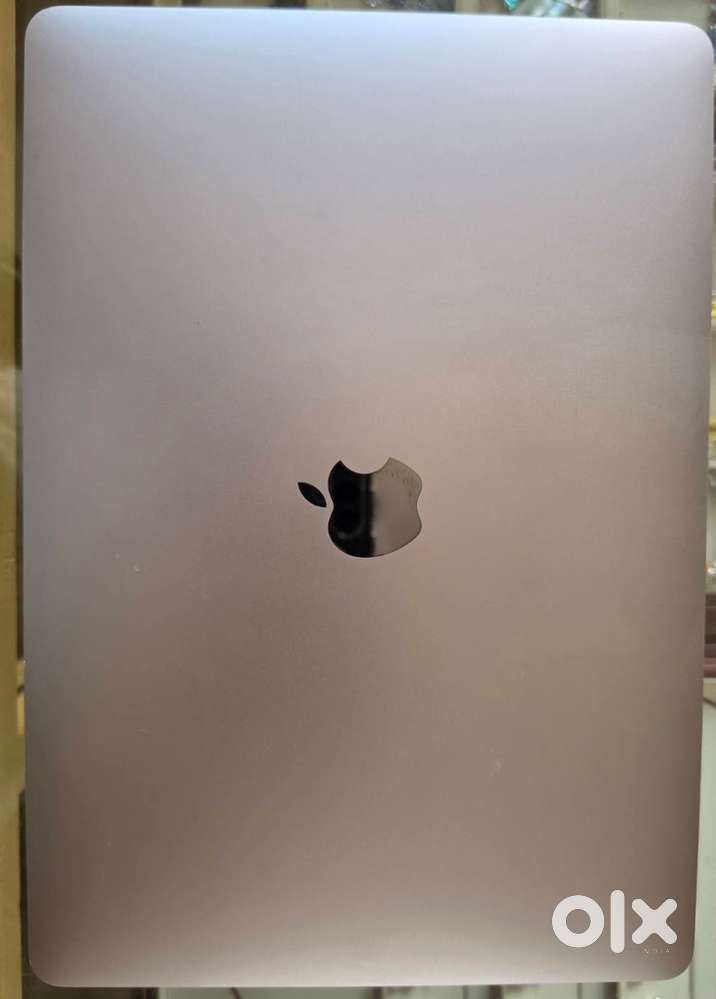 Apple macbook m1(2022) in excellent condition