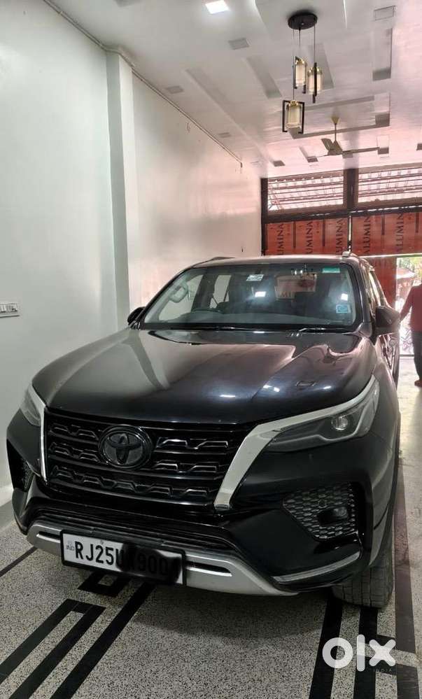 Toyota Fortuner Sigma 4x4 Diesel Automatic 2021 Sparkling Black Color