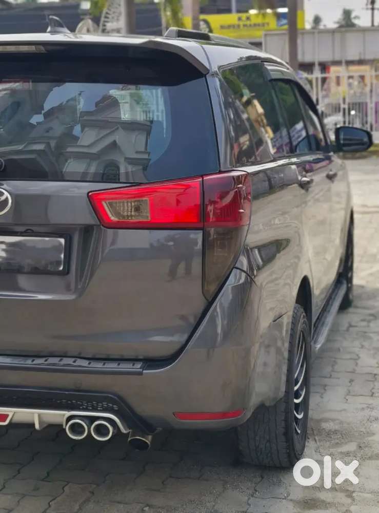 Innova Crysta G In Excellenti Condition At Low Price