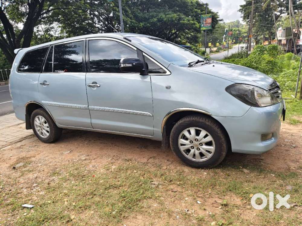 Toyota Innova 2.5 V 7 Str, 2010