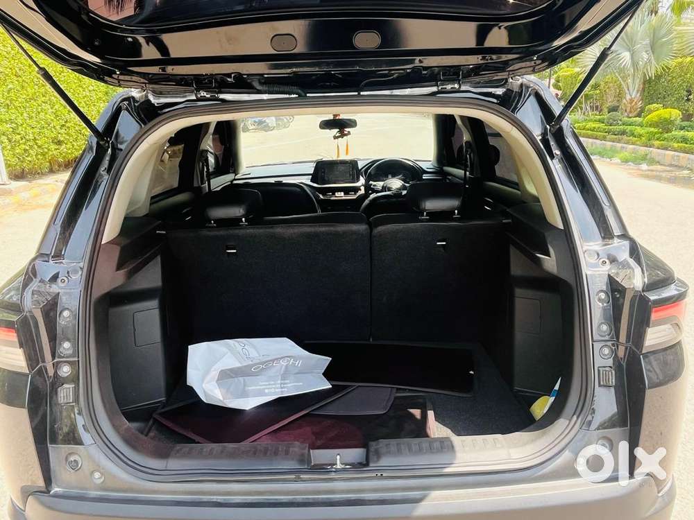 Maruti Suzuki Brezza 1.5 Zxi Smart Hybrid, 2024, Petrol