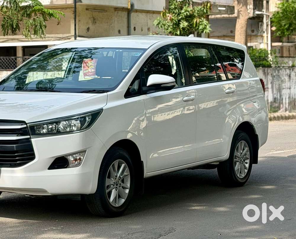 Toyota Innova Crysta 2.4 G Plus Mt 8 Str, 2017, Petrol