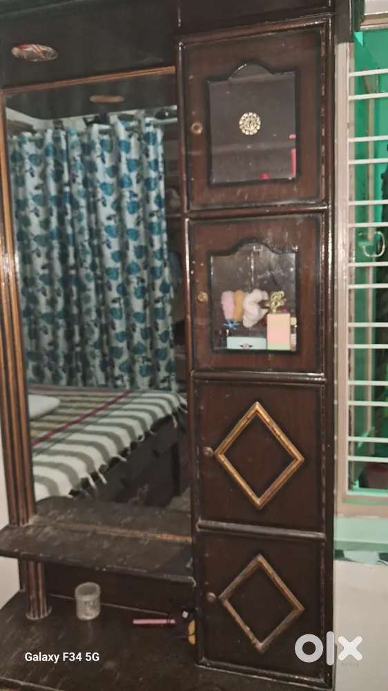 Dressing table with mirror