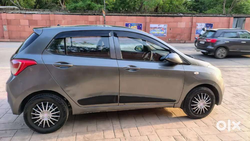 Hyundai Grand I10 2015 Diesel 75000 Km Driven