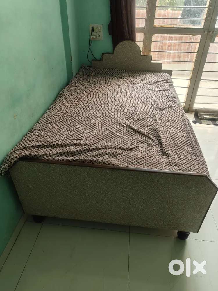 Box cot  with good sunmica