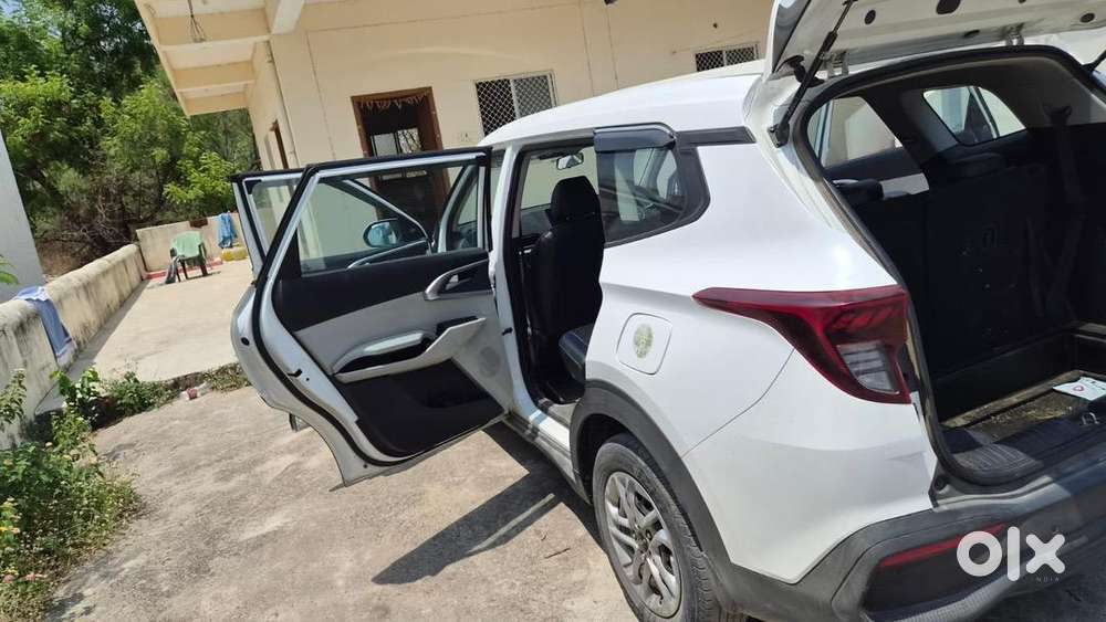Kia Carens 2024 Petrol Well Maintained