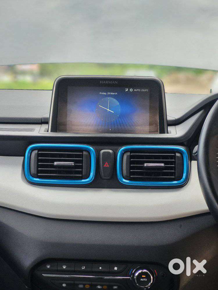 Tata Punch 1.2 Revotron Creative Dual Tone, 2024, Petrol