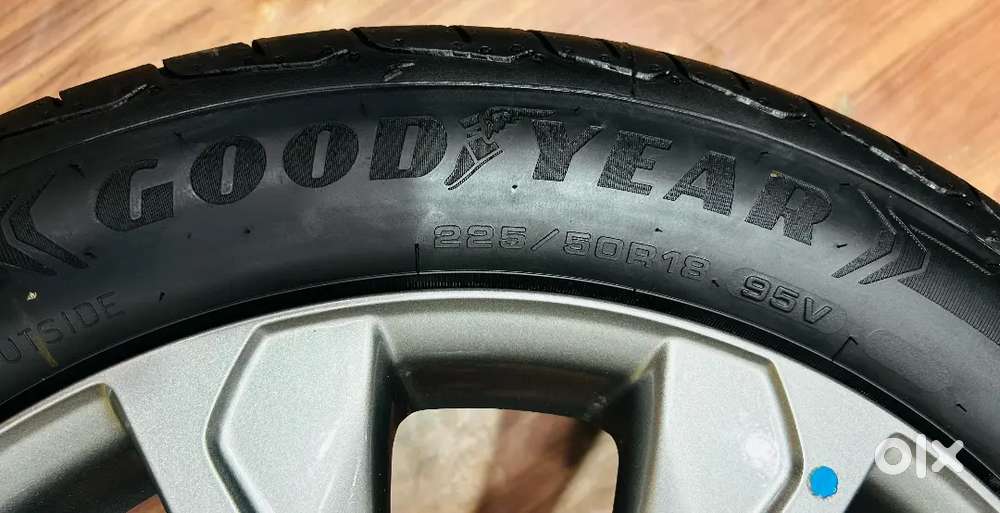 18inch Toyota Hycross Zx OEM Alloys with Goodyear Tyres set of 4