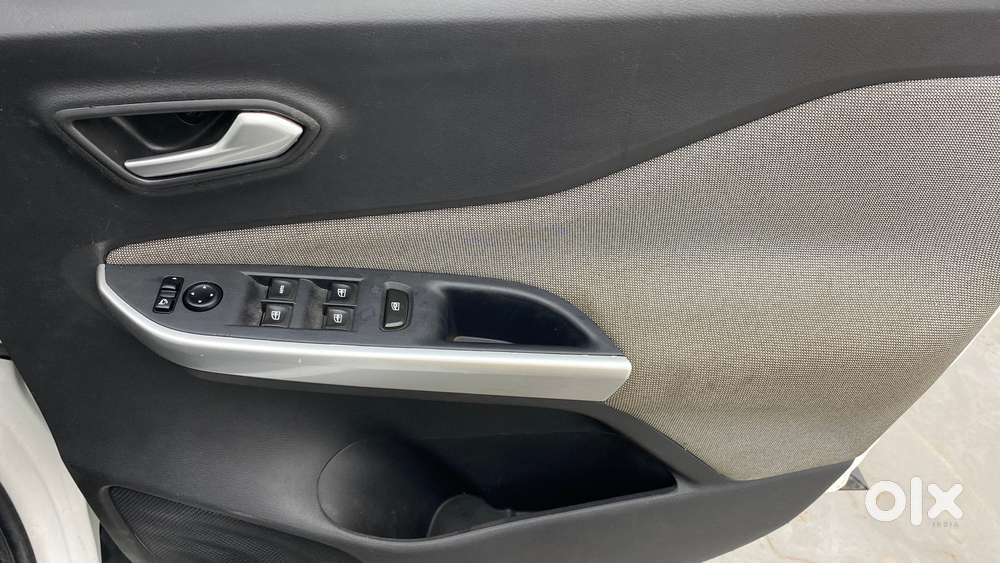 Nissan Magnite 1.0 Xv Dual Tone, 2022, Petrol