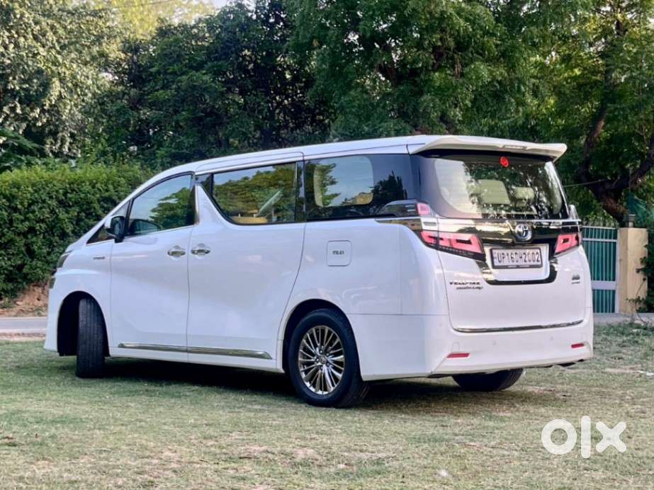 Toyota Vellfire 2.5 Executive Lounge, 2022, Petrol