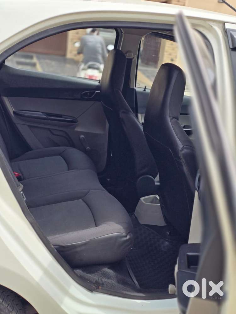 Tata Tiago Xe, 2016, Petrol