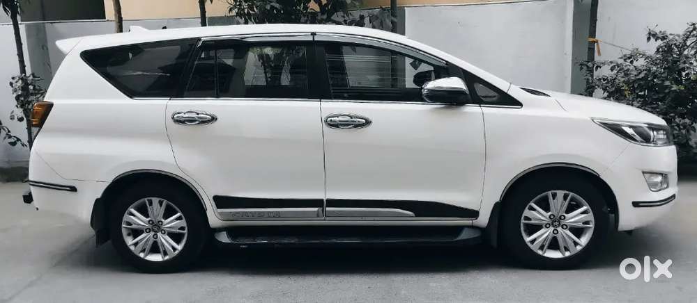 Toyota Innova Crysta Desember 2018 White
