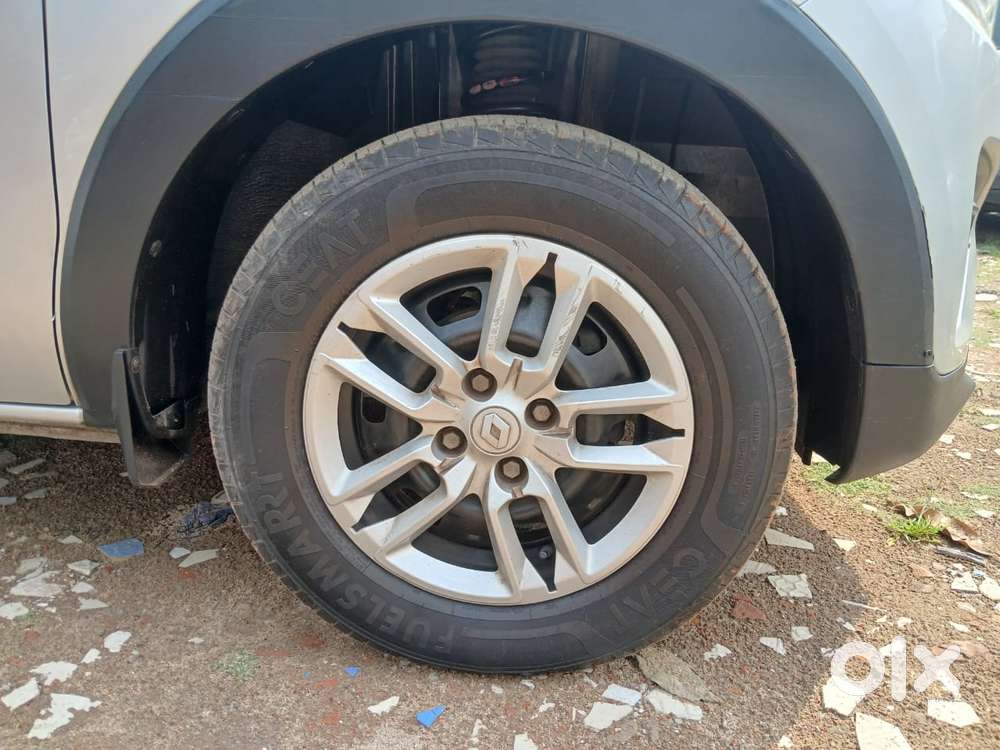 Renault Triber Rxt, 2023, Petrol