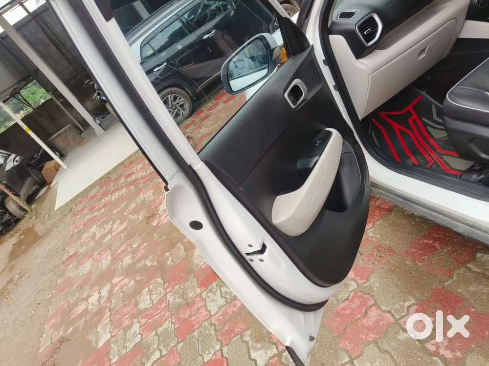 Hyundai Venue Petrol Manual 2025