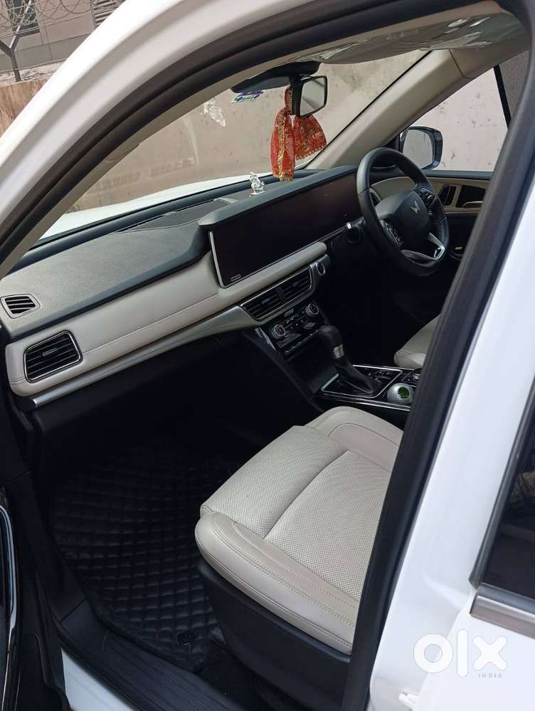 Mahindra Xuv700 Ax7l Diesel Automatic 2024  7,000 Km  Single Owner