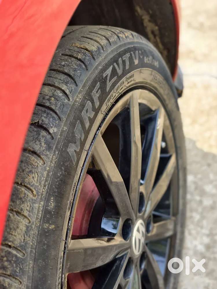 New Battery
New Tyre
Under Warranty 
Full Shoroom Service